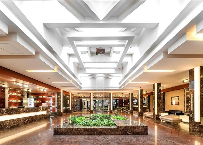 酒店 Grand Majestic 4*