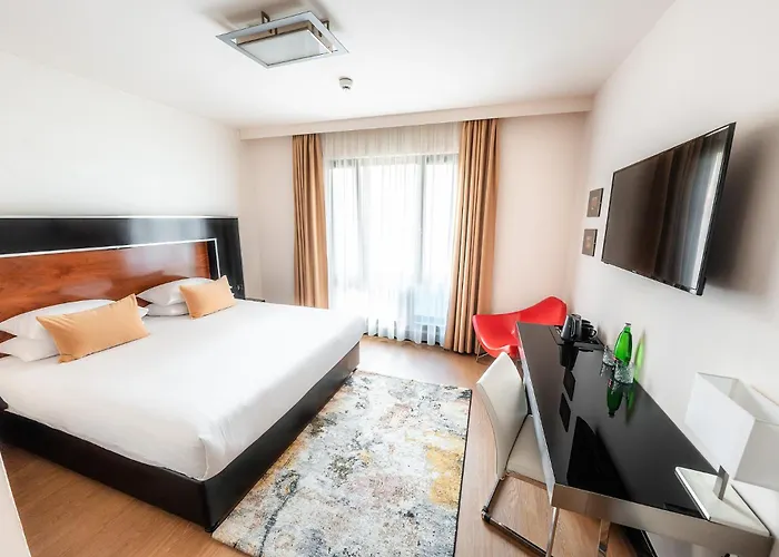 Hotell Grand Majestic 4*