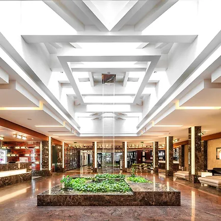 酒店 Grand Majestic 4*